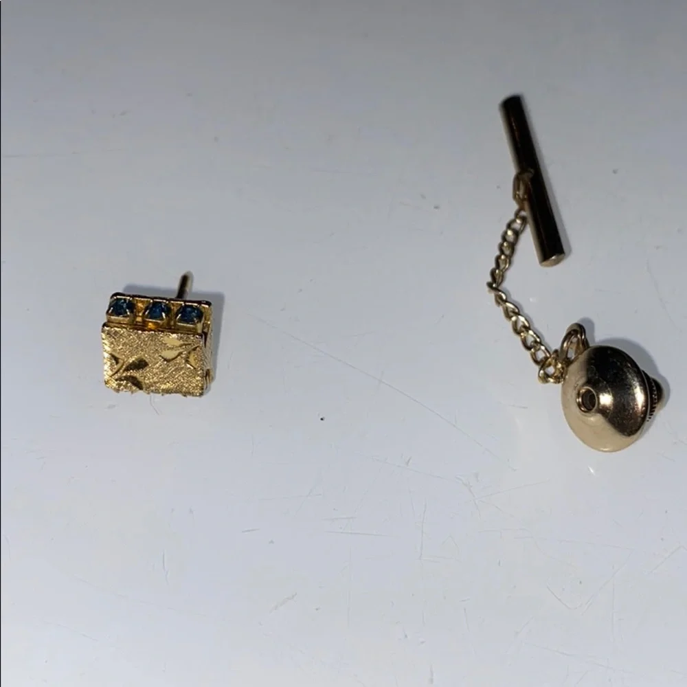 Vintage gold toned‎ cuff links with matching pin